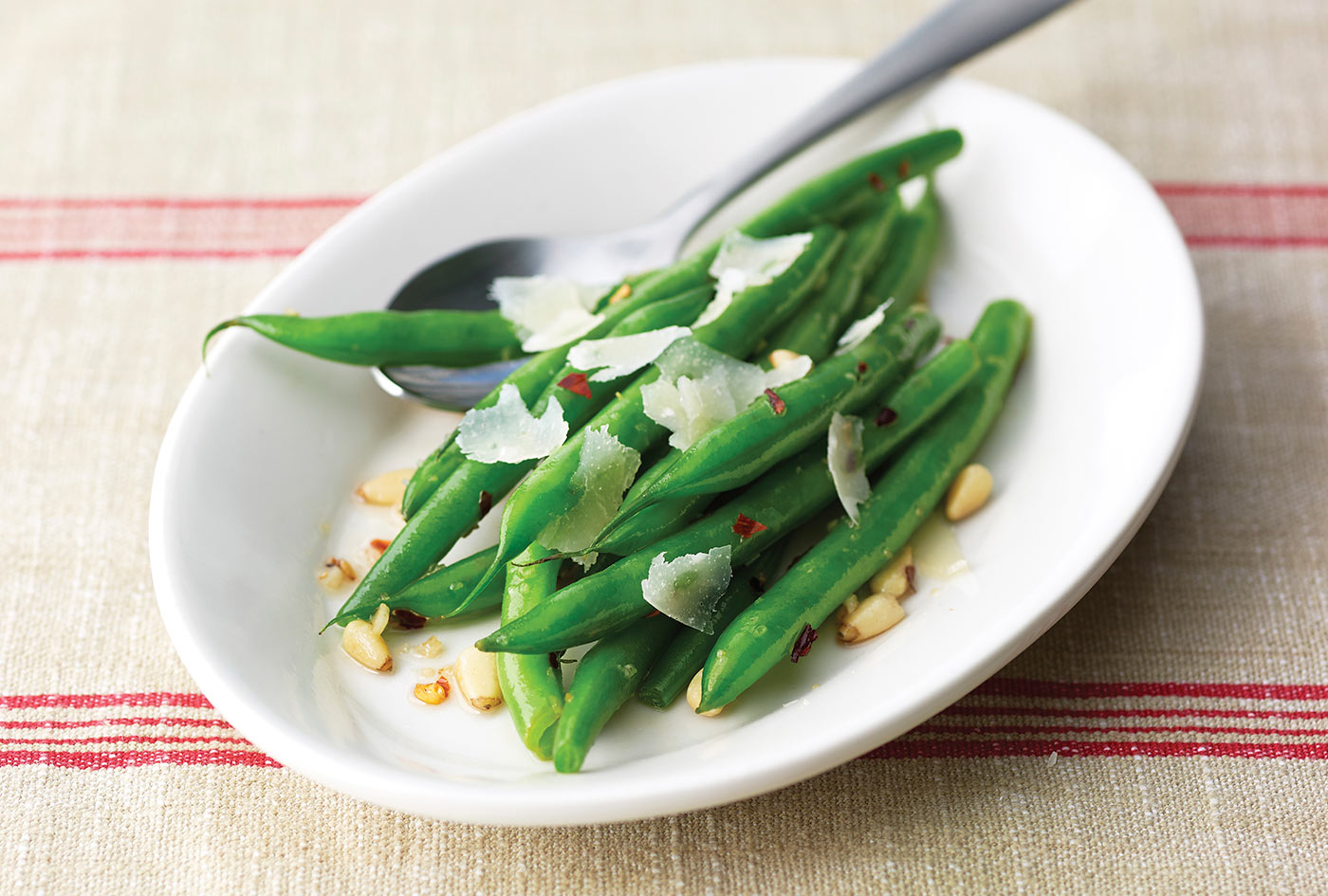 Green Beans with Lemon, Garlic, and Pine Nuts
